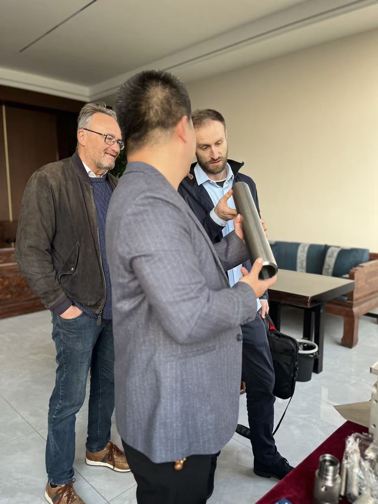 Леле! Германските клиенти се „чекираат“ во нашата компанија, поттикнувајќи ја прагматичната соработка напред.