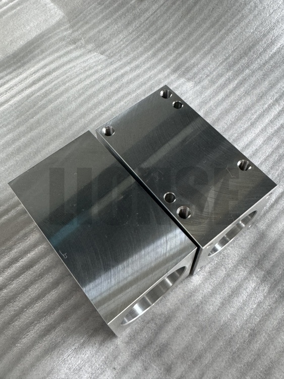 Зошто се претпочитаат машински алати и делови за опрема за обработка на алуминиум?