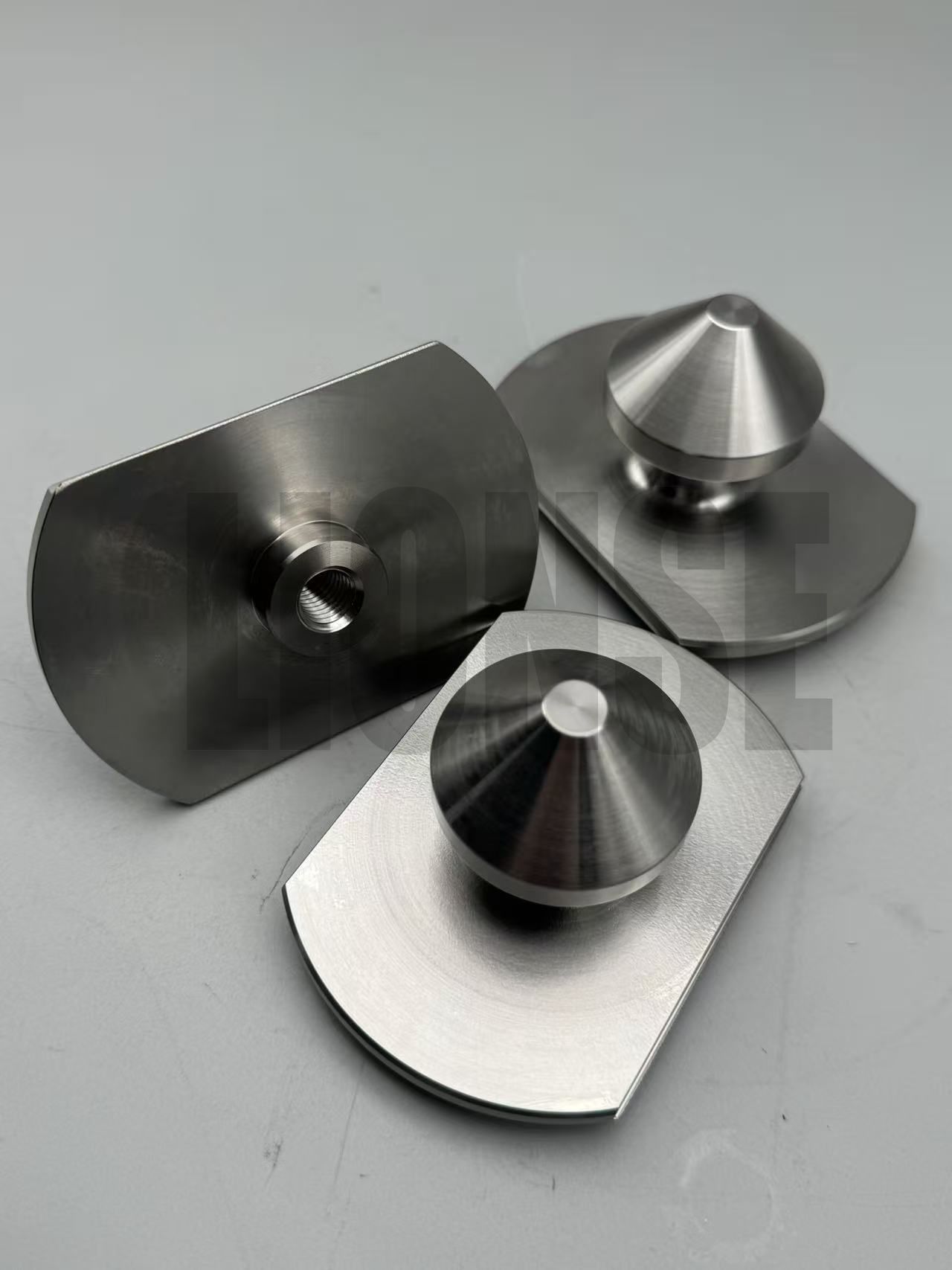 Барате прецизни делови? Дали вреди да се проба оваа заострена игла?