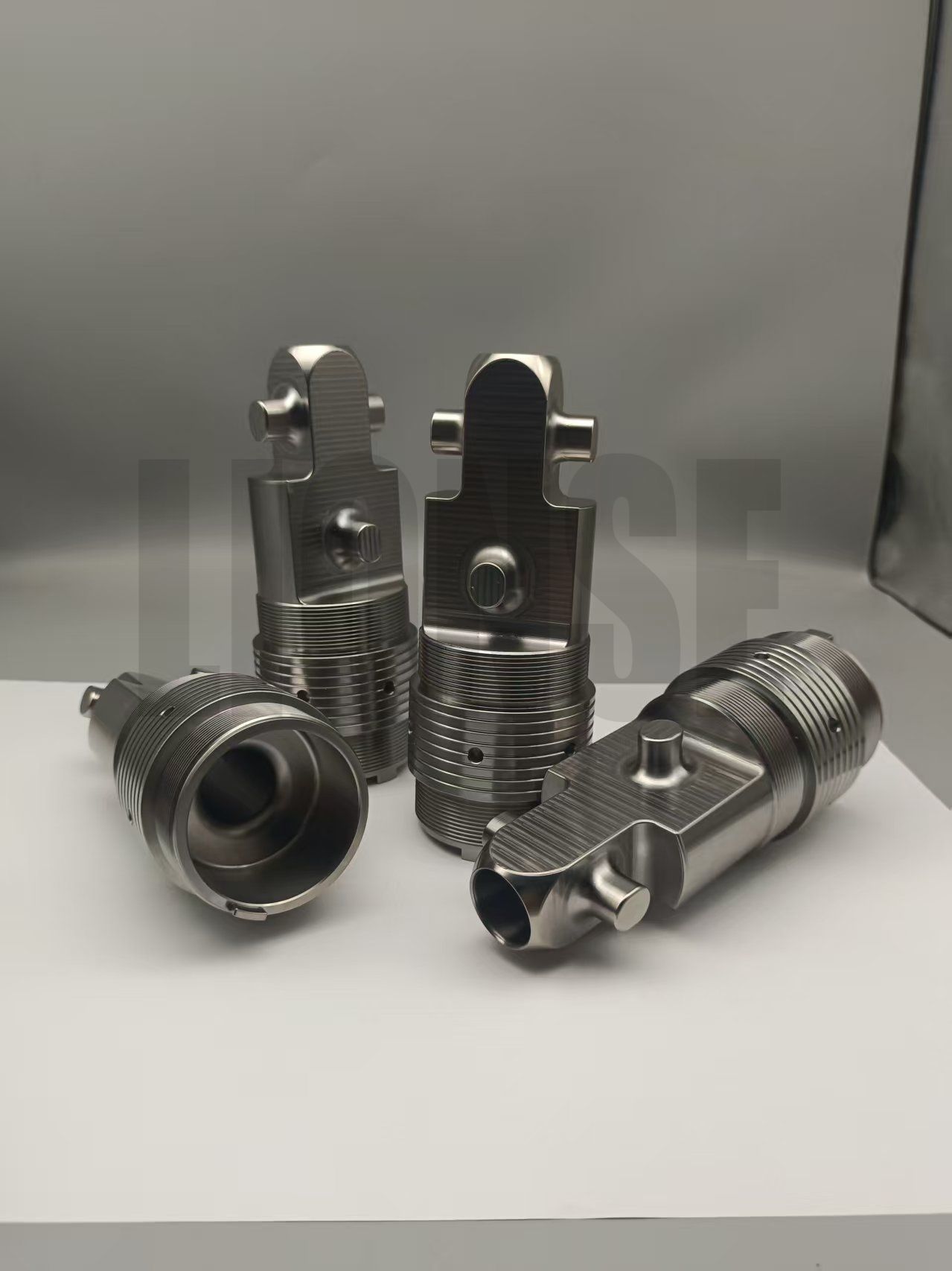 Титаниумски механички делови за Abyssal